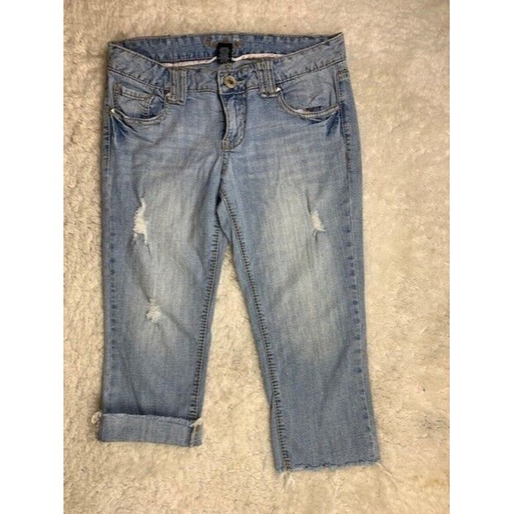 Amethyst Size 7 Womens Jeans Crop Capri Raw Hem Distress Stretch Light Wash Low